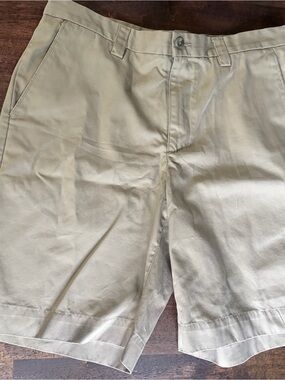 Eddie Bauer NWT Classic Men's Khaki Cotton Shorts
